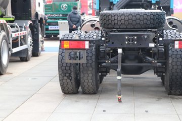 �����ؿ� ����X5000 ݼӢ�� 630���� 8X4 8.6��LNG��ж��ͼƬ