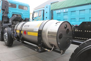 �����ؿ� ����X5000 ݼӢ�� 630���� 8X4 8.6��LNG��ж��ͼƬ