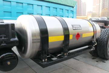 �����ؿ� ����X5000 ݼӢ�� 630���� 8X4 8.6��LNG��ж��ͼƬ