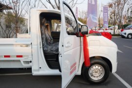 EV90 电动载货车内饰图片