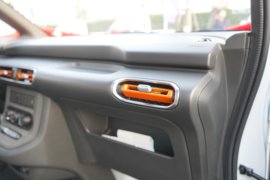 EV90 电动载货车内饰图片