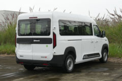 中国重汽 先锋官V 2024款 线路版 160马力 2.0T柴油 7座自动 中轴中顶轻客