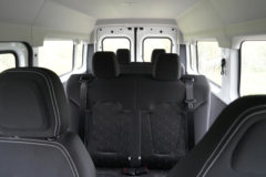 中国重汽 先锋官V 2024款 线路版 160马力 2.0T柴油 7座自动 中轴中顶轻客