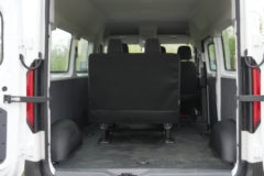 中国重汽 先锋官V 2024款 线路版 160马力 2.0T柴油 7座自动 中轴中顶轻客