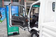 飞碟EV5 4.5T 4.15米单排纯电动栏板轻卡81.87kWh