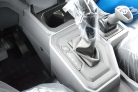 飞碟EW7&nbsp;电动冷藏车驾驶室图片