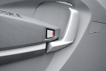 飞碟EW7&nbsp;电动冷藏车驾驶室图片