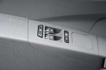 飞碟EW7&nbsp;电动冷藏车驾驶室图片