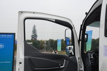 飞碟EW7&nbsp;电动冷藏车驾驶室图片