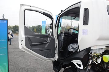 飞碟EW7&nbsp;电动冷藏车驾驶室图片