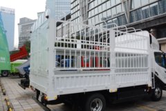 飞碟EW7 4.5T 4.18米单排纯电动仓栅式轻卡131.98kWh