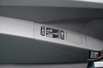 飞碟漫天飞&nbsp;电动载货车内饰图片