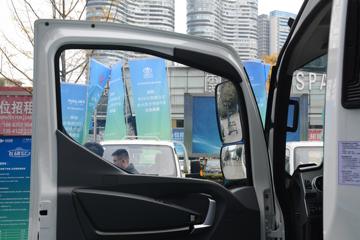 飞碟漫天飞&nbsp;电动载货车内饰图片