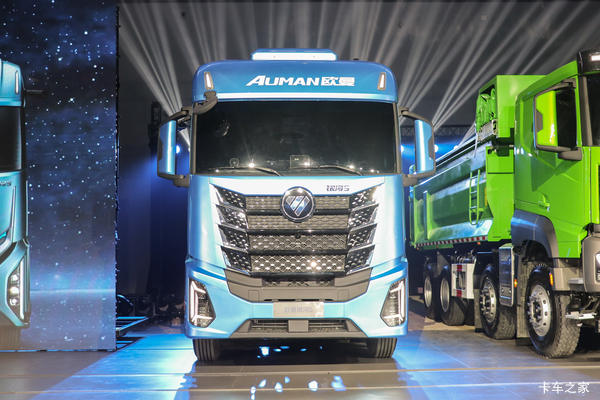 欧曼银河5M 9.9L柴油 480马力 6X4 法士特12档 牵引车