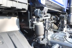 东风柳汽乘龙H7pro 13.5L柴油 630马力 8X4 法士特12档 AMT自动档 9.47米排半仓栅式载货车