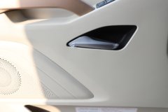 东风柳汽乘龙H7pro 13.5L柴油 630马力 8X4 法士特12档 AMT自动档 9.47米排半仓栅式载货车