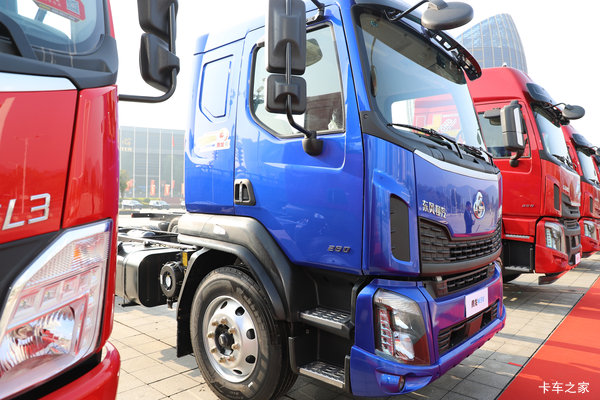 东风柳汽乘龙M3V 6.2L柴油 260马力 4X2 法士特8档 10.1米排半翼开启厢式载货车