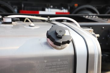 ������������H5 6.4L���� 300���� 4X2 ��ʿ��12�� 5.3����ж��ͼƬ