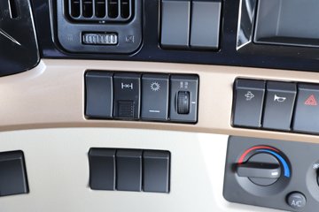 ������������H5 6.4L���� 300���� 4X2 ��ʿ��12�� 5.3����ж��ͼƬ