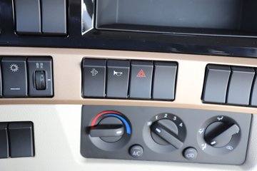 ������������H5 6.4L���� 300���� 4X2 ��ʿ��12�� 5.3����ж��ͼƬ