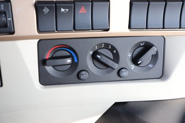 ������������H5 6.4L���� 300���� 4X2 ��ʿ��12�� 5.3����ж��ͼƬ