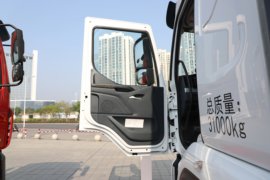 东风柳汽底盘&nbsp;粉粒物料运输车驾驶室图片