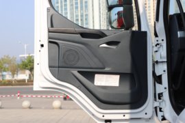 东风柳汽底盘&nbsp;粉粒物料运输车驾驶室图片