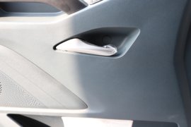 东风柳汽底盘&nbsp;粉粒物料运输车驾驶室图片