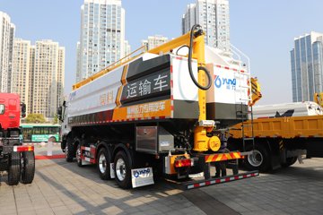 东风柳汽底盘&nbsp;粉粒物料运输车外观图片