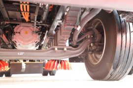 新乘龙M3&nbsp;扫路车底盘图片