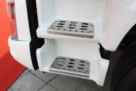 新乘龙M3&nbsp;扫路车驾驶室图片