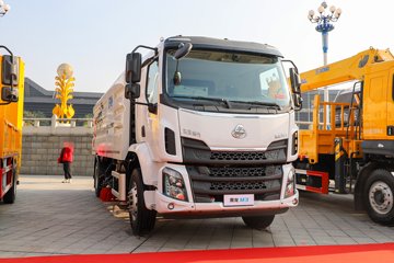 新乘龙M3&nbsp;扫路车外观图片