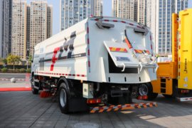 新乘龙M3&nbsp;扫路车外观图片