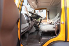 东风柳汽乘龙L3 200马力 4X2 防撞缓冲车(延龙牌)