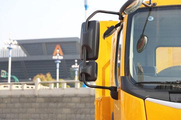 ������������L3 200���� 4X2 ��ײ���峵(������)ͼƬ