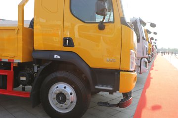 ������������L3 200���� 4X2 ��ײ���峵(������)ͼƬ