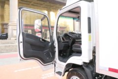 陕汽商用车德龙G300 200马力 4X2 柴油 法士特8档 4.06米冷藏车