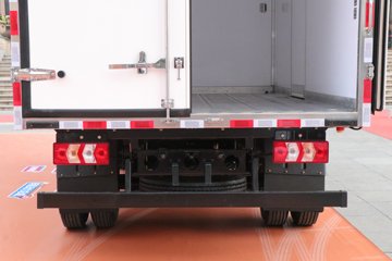 �������ó�����G300 200���� 4X2 ���� ��ʿ��8�� 4.06����س�ͼƬ