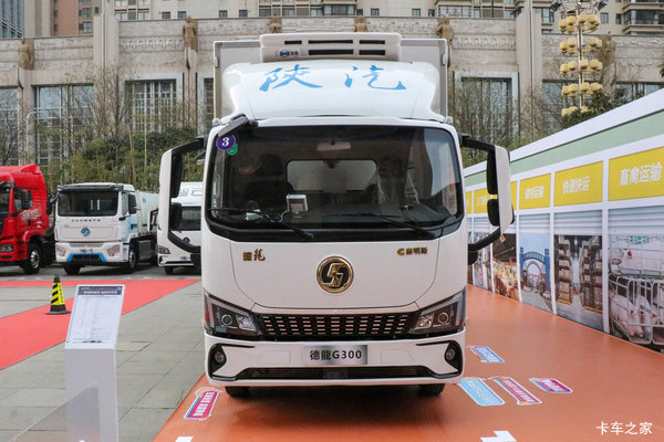 陕汽商用车德龙G300 210马力 4X2 柴油 法士特8档 3.7米排半冷藏车