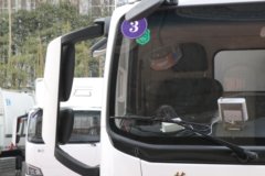 陕汽商用车德龙G300 200马力 4X2 柴油 法士特8档 4.06米冷藏车