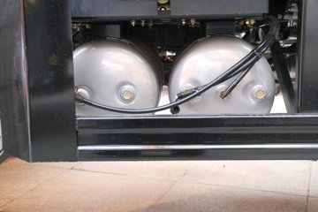 �������ó� ����G1 4.2L���� 200���� 4X2 ��ʿ��8�� 4���Ű���ж��ͼƬ