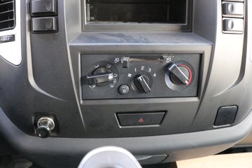 �������ó� ����G1 4.2L���� 200���� 4X2 ��ʿ��8�� 4���Ű���ж��ͼƬ