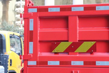 �������ó� ����G1 4.2L���� 200���� 4X2 ��ʿ��8�� 4���Ű���ж��ͼƬ