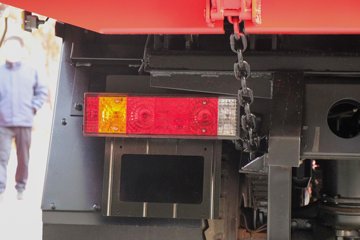 �������ó� ����G1 4.2L���� 200���� 4X2 ��ʿ��8�� 4���Ű���ж��ͼƬ