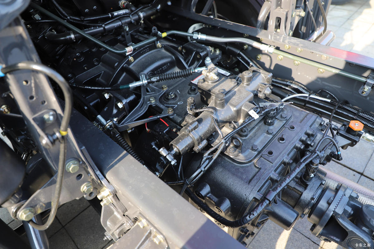 快递运输也可以更高效 更舒适 这台乘龙H7Pro就给了我们全新答案!