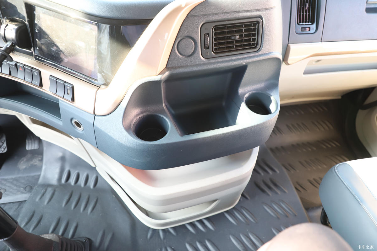 快递运输也可以更高效 更舒适 这台乘龙H7Pro就给了我们全新答案!