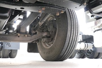 �������ó� ����Q300S 14.8L LNG 520���� 6X4 ��ʿ��12�� ǣ����ͼƬ