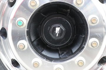 �������ó� ����Q300S 14.8L LNG 520���� 6X4 ��ʿ��12�� ǣ����ͼƬ