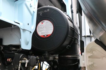 �������ó� ����Q300S 14.8L LNG 520���� 6X4 ��ʿ��12�� ǣ����ͼƬ