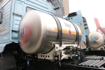 �������ó� ����Q300S 14.8L LNG 520���� 6X4 ��ʿ��12�� ǣ����ͼƬ